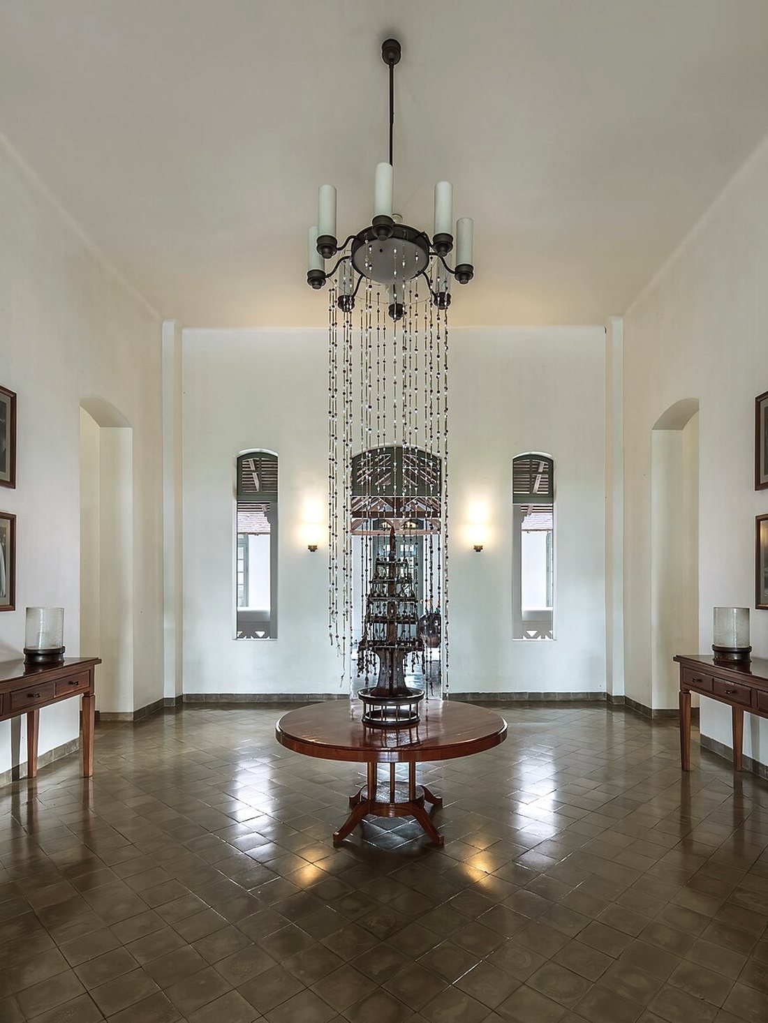 Galerie intérieure de la Maison Rorota, boiseries et lanternes